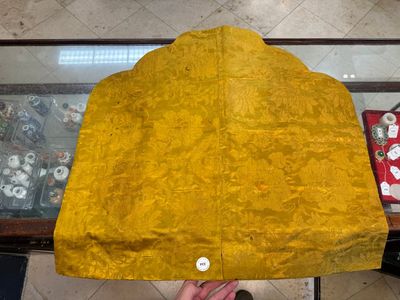 An imperial Chinese embroidered silk gold-thread yellow-ground cushion cover, Qianlong/Jiaqing — 照片 12