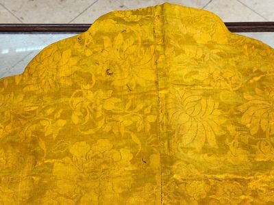 An imperial Chinese embroidered silk gold-thread yellow-ground cushion cover, Qianlong/Jiaqing — 照片 13