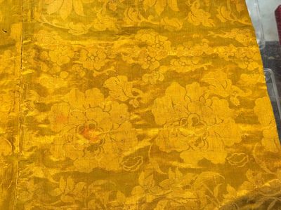 An imperial Chinese embroidered silk gold-thread yellow-ground cushion cover, Qianlong/Jiaqing — 照片 16
