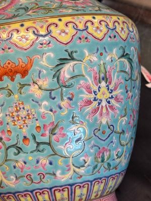 An imperial Chinese famille rose turquoise-ground 'chilong and flower scrolls' vase, Jiaqing mark and of the period — photo 16