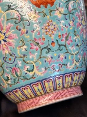 An imperial Chinese famille rose turquoise-ground 'chilong and flower scrolls' vase, Jiaqing mark and of the period — photo 17