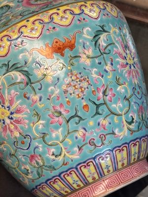 An imperial Chinese famille rose turquoise-ground 'chilong and flower scrolls' vase, Jiaqing mark and of the period — photo 18