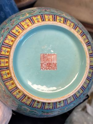 An imperial Chinese famille rose turquoise-ground 'chilong and flower scrolls' vase, Jiaqing mark and of the period — photo 19