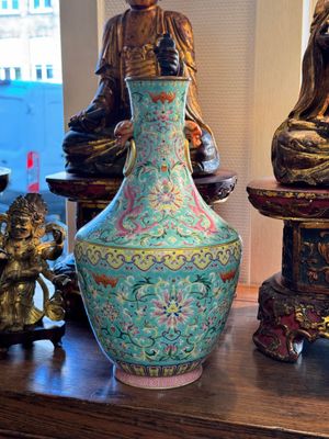An imperial Chinese famille rose turquoise-ground 'chilong and flower scrolls' vase, Jiaqing mark and of the period — photo 24