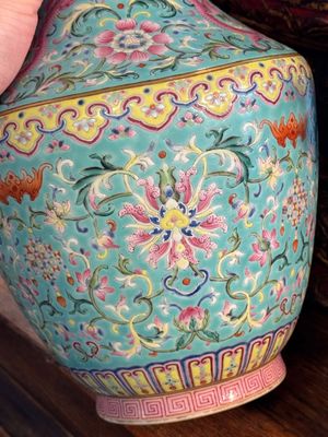 An imperial Chinese famille rose turquoise-ground 'chilong and flower scrolls' vase, Jiaqing mark and of the period — photo 28