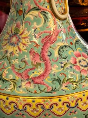 An imperial Chinese famille rose turquoise-ground 'chilong and flower scrolls' vase, Jiaqing mark and of the period — photo 32
