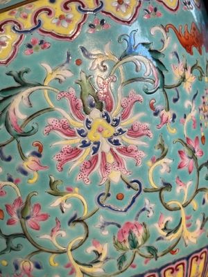 An imperial Chinese famille rose turquoise-ground 'chilong and flower scrolls' vase, Jiaqing mark and of the period — photo 34