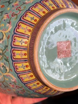 An imperial Chinese famille rose turquoise-ground 'chilong and flower scrolls' vase, Jiaqing mark and of the period — photo 38