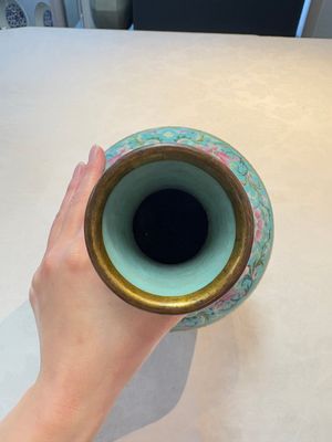 An imperial Chinese famille rose turquoise-ground 'chilong and flower scrolls' vase, Jiaqing mark and of the period — photo 5