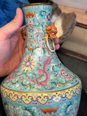 An imperial Chinese famille rose turquoise-ground 'chilong and flower scrolls' vase, Jiaqing mark and of the period — photo 9