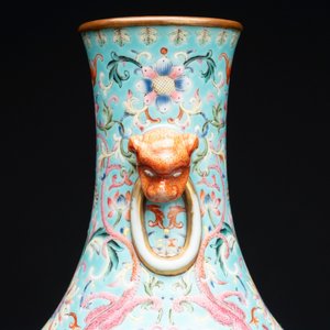An imperial Chinese famille rose turquoise-ground 'chilong and flower scrolls' vase, Jiaqing mark and of the period — photo 6