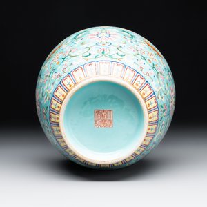 An imperial Chinese famille rose turquoise-ground 'chilong and flower scrolls' vase, Jiaqing mark and of the period — photo 10