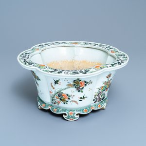 An imperial Chinese famille verte cinquefoil jardinière, Kangxi mark and of the period — 照片 1