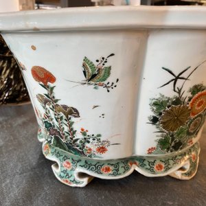 An imperial Chinese famille verte cinquefoil jardinière, Kangxi mark and of the period — 照片 65