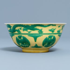 An imperial Chinese green and yellow enamelled 'dragon and phoenix' bowl, Kangxi mark and of the period — 照片 4