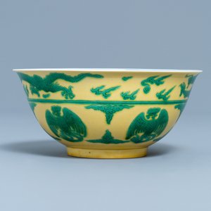 An imperial Chinese green and yellow enamelled 'dragon and phoenix' bowl, Kangxi mark and of the period — 照片 7