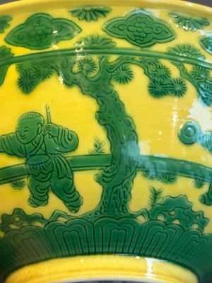 An imperial Chinese green-enamelled yellow-ground 'playing boys' bowl, Yongzheng mark and of the period — photo 16