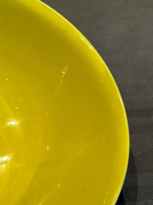 An imperial Chinese green-enamelled yellow-ground 'playing boys' bowl, Yongzheng mark and of the period — photo 7