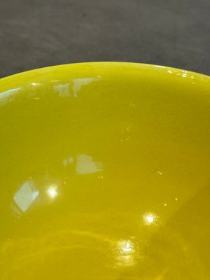An imperial Chinese green-enamelled yellow-ground 'playing boys' bowl, Yongzheng mark and of the period — photo 9