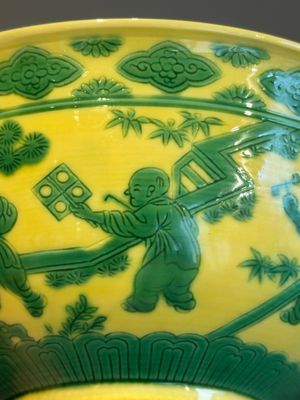An imperial Chinese green-enamelled yellow-ground 'playing boys' bowl, Yongzheng mark and of the period — photo 14