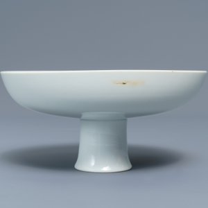 An imperial Chinese monochrome white stem cup, Qianlong mark and of the period — photo 4