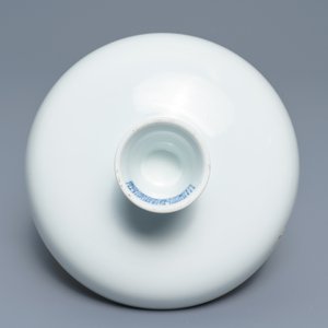 An imperial Chinese monochrome white stem cup, Qianlong mark and of the period — photo 6
