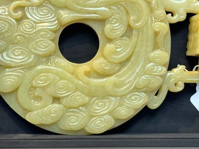 An imperial Chinese yellow jade 'dragon and phoenix' twin 'bi' disc, Qing — photo 14