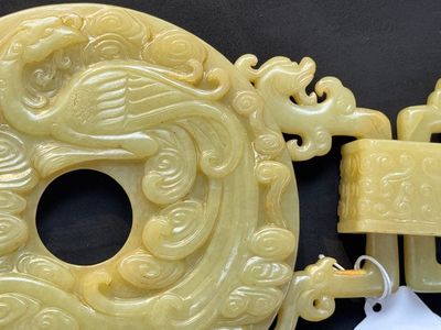 An imperial Chinese yellow jade 'dragon and phoenix' twin 'bi' disc, Qing — photo 15