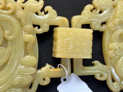 An imperial Chinese yellow jade 'dragon and phoenix' twin 'bi' disc, Qing — photo 16