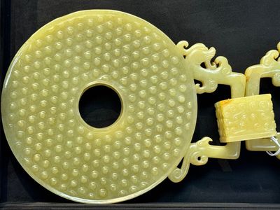 An imperial Chinese yellow jade 'dragon and phoenix' twin 'bi' disc, Qing — photo 6