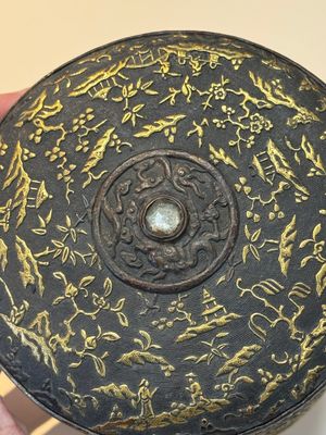 An imperial Vietnamese gold and silver-inlaid cylindrical tea box and cover, Hợp kim gồm ba lượng chín phân vàng bảy phân đồng  mark, 18/19th C. — photo 18