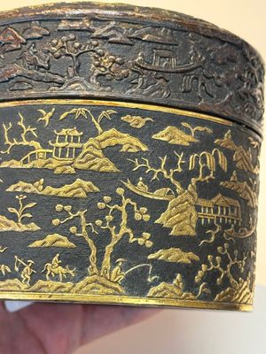 An imperial Vietnamese gold and silver-inlaid cylindrical tea box and cover, Hợp kim gồm ba lượng chín phân vàng bảy phân đồng  mark, 18/19th C. — photo 21
