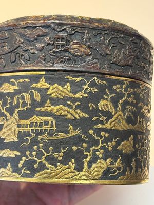An imperial Vietnamese gold and silver-inlaid cylindrical tea box and cover, Hợp kim gồm ba lượng chín phân vàng bảy phân đồng  mark, 18/19th C. — photo 22