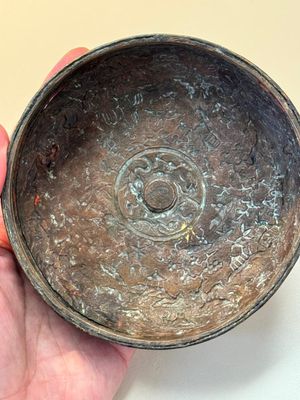 An imperial Vietnamese gold and silver-inlaid cylindrical tea box and cover, Hợp kim gồm ba lượng chín phân vàng bảy phân đồng  mark, 18/19th C. — photo 29