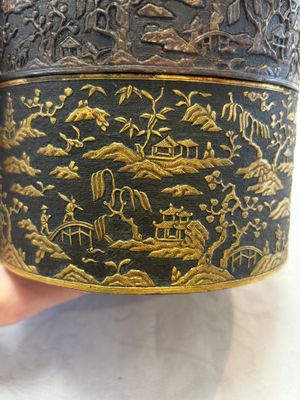 An imperial Vietnamese gold and silver-inlaid cylindrical tea box and cover, Hợp kim gồm ba lượng chín phân vàng bảy phân đồng  mark, 18/19th C. — photo 10