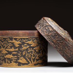 An imperial Vietnamese gold and silver-inlaid cylindrical tea box and cover, Hợp kim gồm ba lượng chín phân vàng bảy phân đồng  mark, 18/19th C. — photo 5