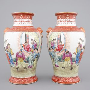 An important and fine pair of republic Chinese famille rose porcelain vases, first half of the 20th C. — photo 1