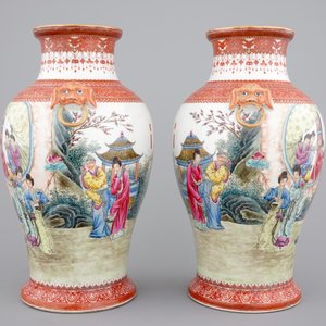 An important and fine pair of republic Chinese famille rose porcelain vases, first half of the 20th C. — photo 2
