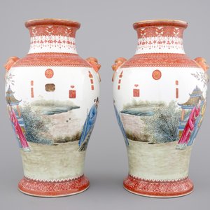 An important and fine pair of republic Chinese famille rose porcelain vases, first half of the 20th C. — photo 3