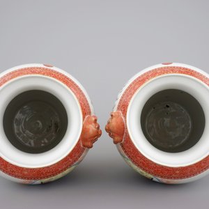 An important and fine pair of republic Chinese famille rose porcelain vases, first half of the 20th C. — photo 5