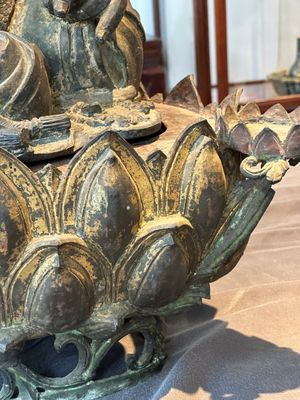 An important and large Chinese gilt bronze Buddha on a lotus throne, Ming — photo 12
