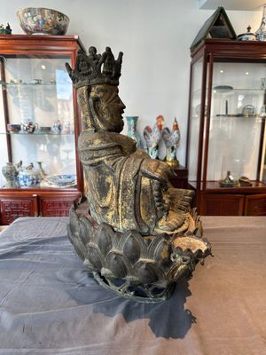 An important and large Chinese gilt bronze Buddha on a lotus throne, Ming — photo 2