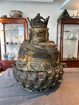 An important and large Chinese gilt bronze Buddha on a lotus throne, Ming — photo 3