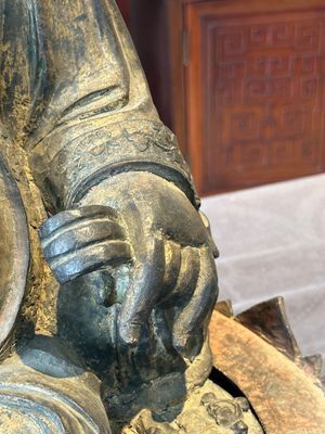 An important and large Chinese gilt bronze Buddha on a lotus throne, Ming — photo 8