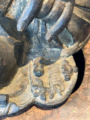 An important and large Chinese gilt bronze Buddha on a lotus throne, Ming — photo 9