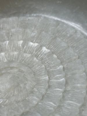 An important Chinese chrysanthemum-shaped very pale celadon jade marriage bowl, 18th C. — 照片 8