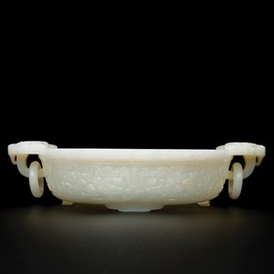 An important Chinese chrysanthemum-shaped very pale celadon jade marriage bowl, 18th C. — 照片 3