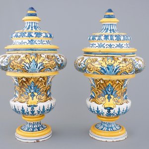 An important pair of Italian maiolica vases, dated 1724 and inscribed, Naples — photo 1