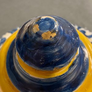 An important pair of large inscribed Italian maiolica drug jars and covers, Naples, dated 1724 — photo 16