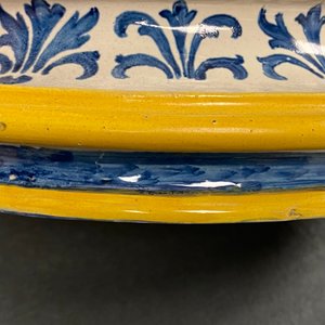 An important pair of large inscribed Italian maiolica drug jars and covers, Naples, dated 1724 — photo 20